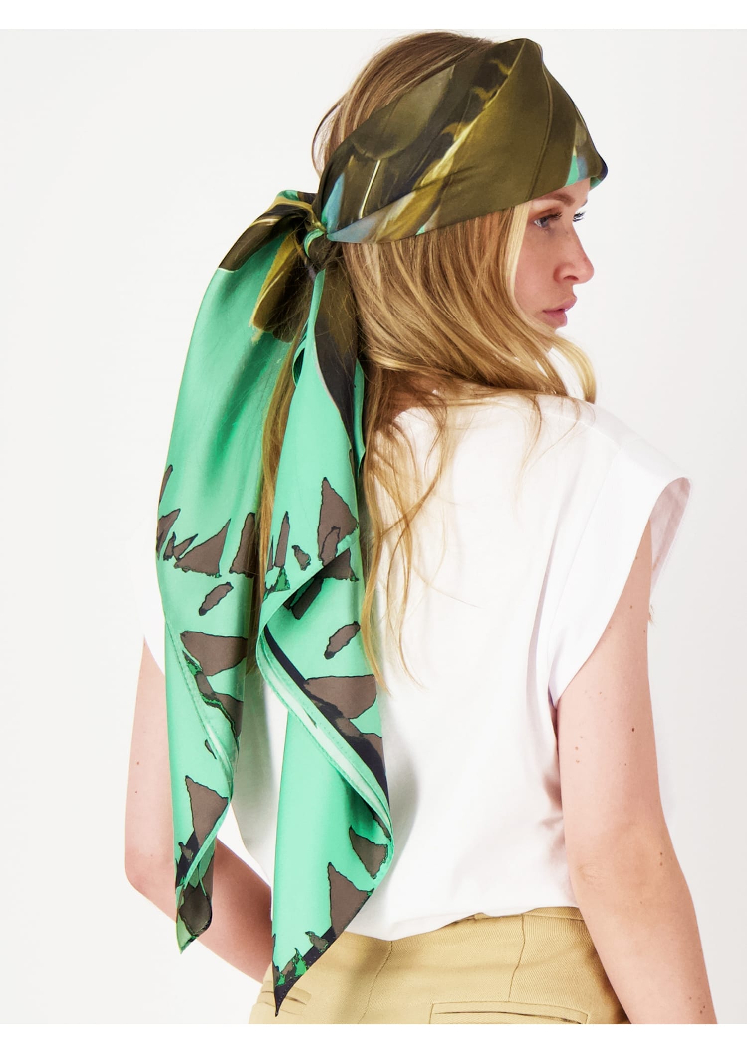 FOULARD CARRÉ PLUMES VERTES