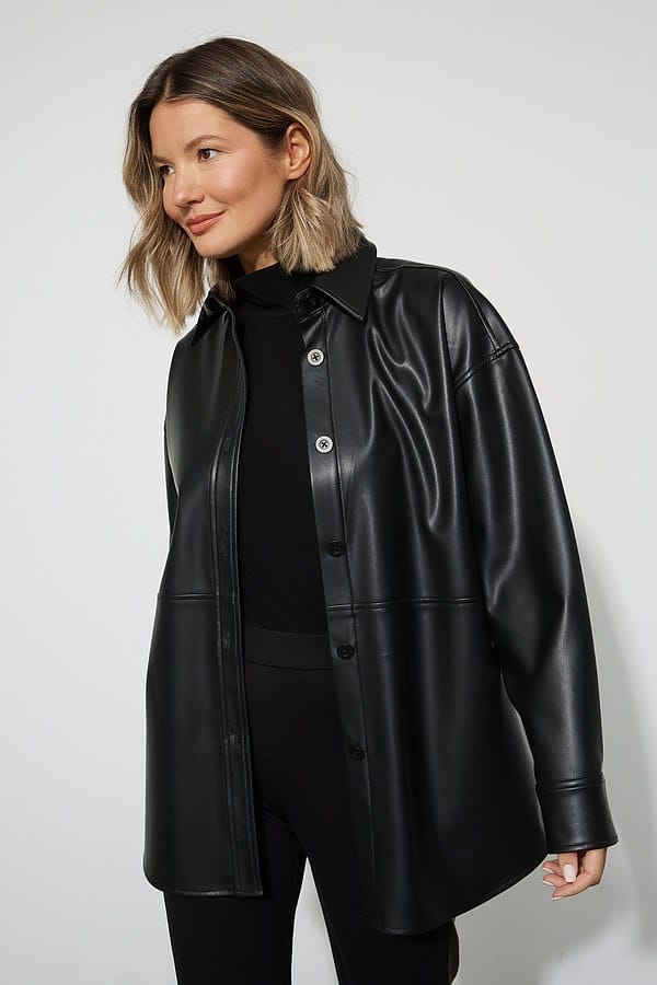 BLOUSE AMPLE EN SIMILI CUIR NOIRE