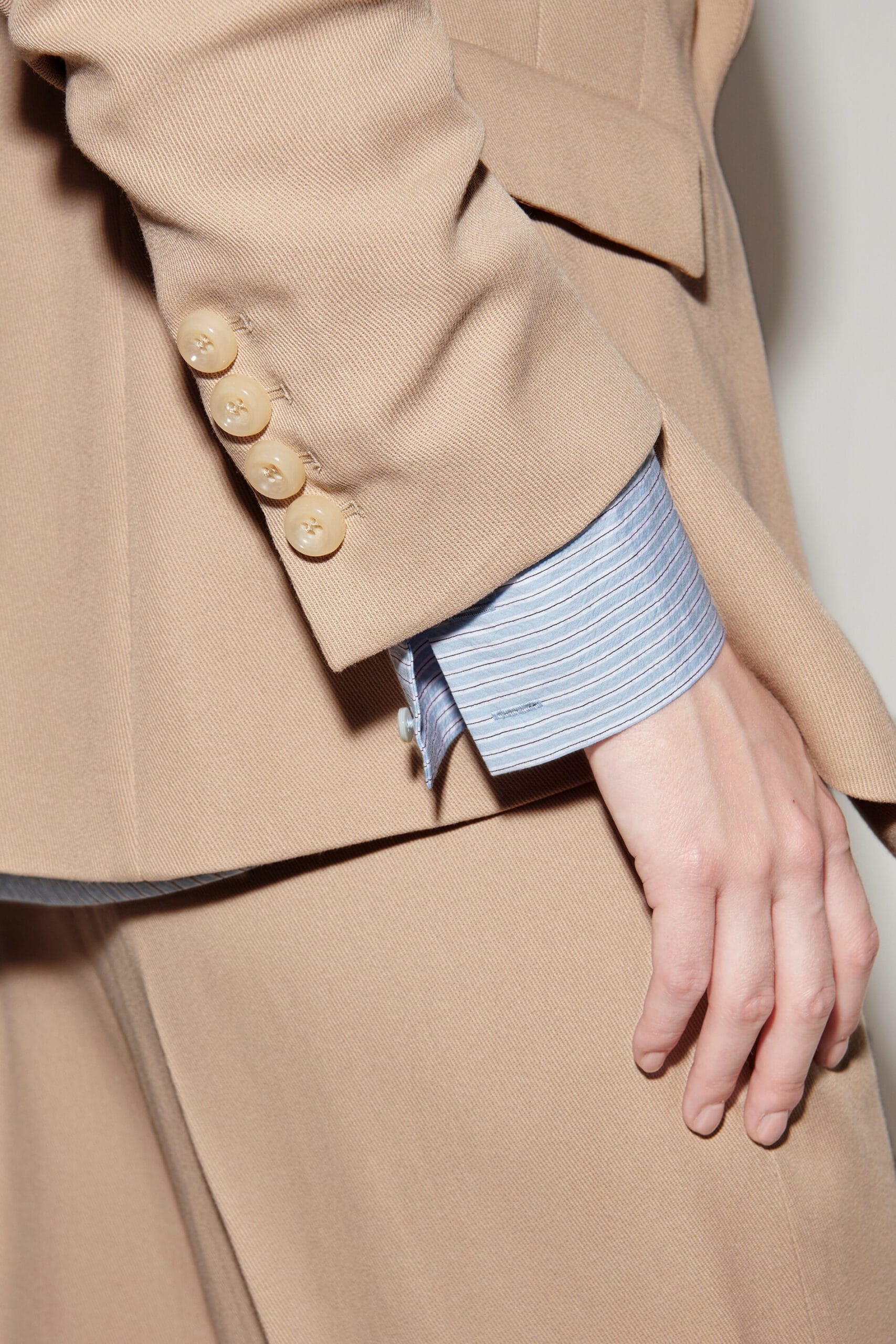 BLAZER EN GABARDINE BEIGE – Image 4