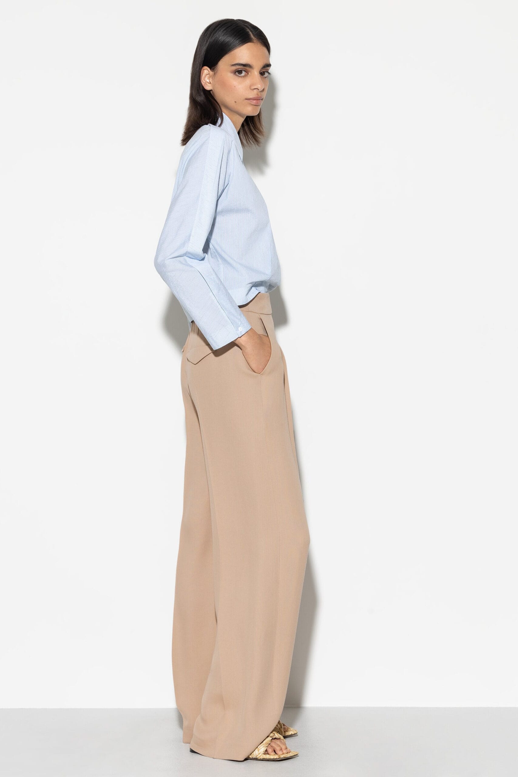 PANTALON LARGE EN GABARDINE BEIGE – Image 2