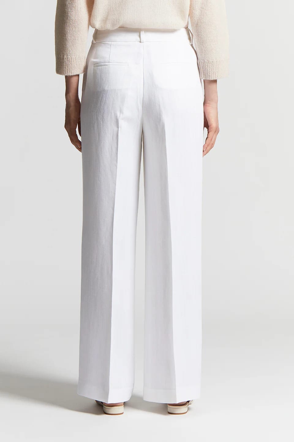 PANTALON A CHEVRONS EN VISCOSE ET LIN TEINTS EN FIL ECRU – Image 2