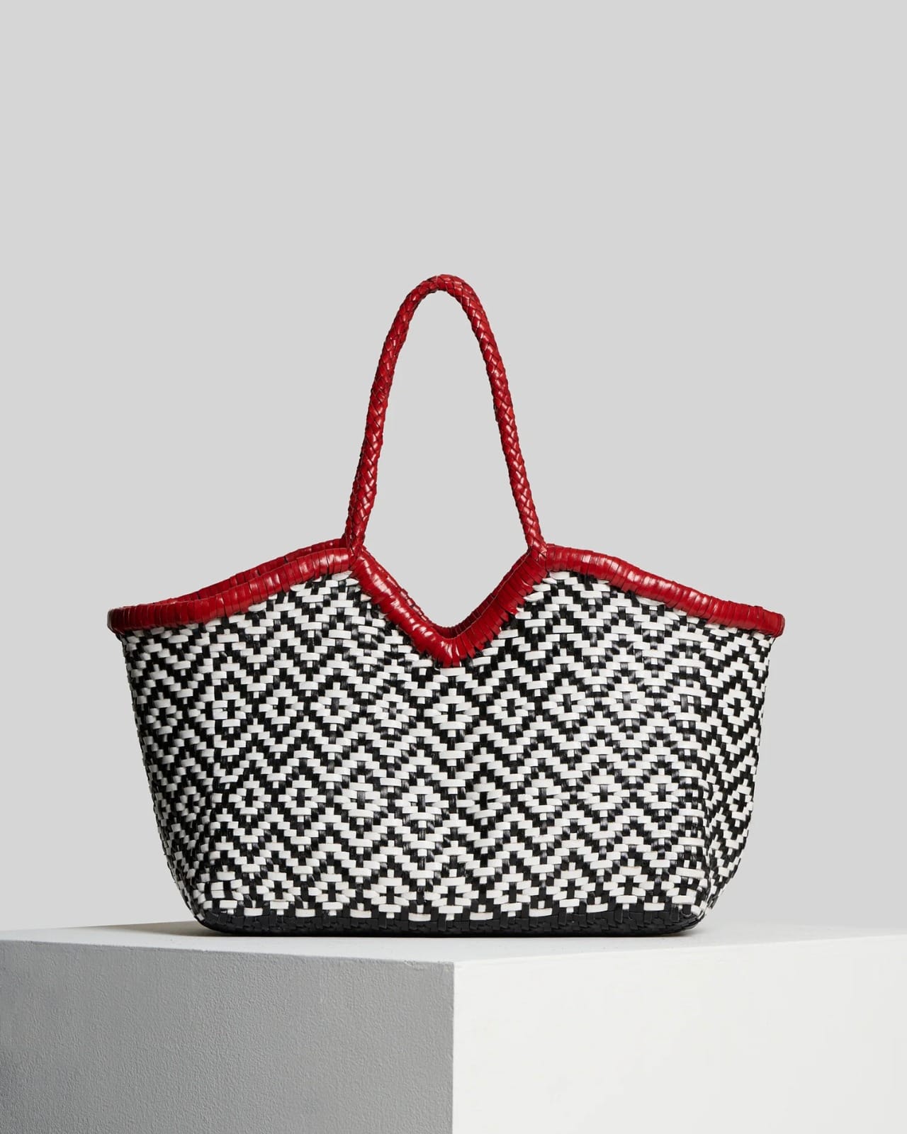 SAC NERUDA ROUGE A LEVRES