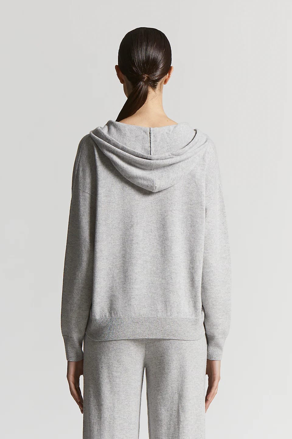 PULL EN CACHEMIRE SOIE ET LAINE GRIS – Image 2
