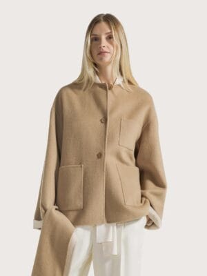 MANTEAU COURT AVEC ECHARPE BICOLORE