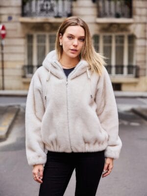 VESTE A CAPUCHE EN FAUSSE FOURRURE ASHLEY BLANCHE