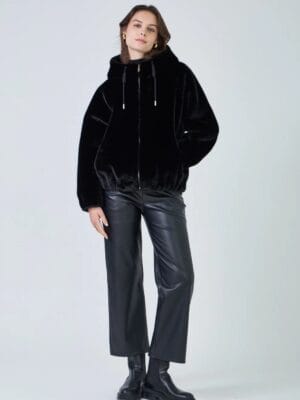 VESTE A CAPUCHE EN FAUSSE FOURRURE ASHLEY NOIRE