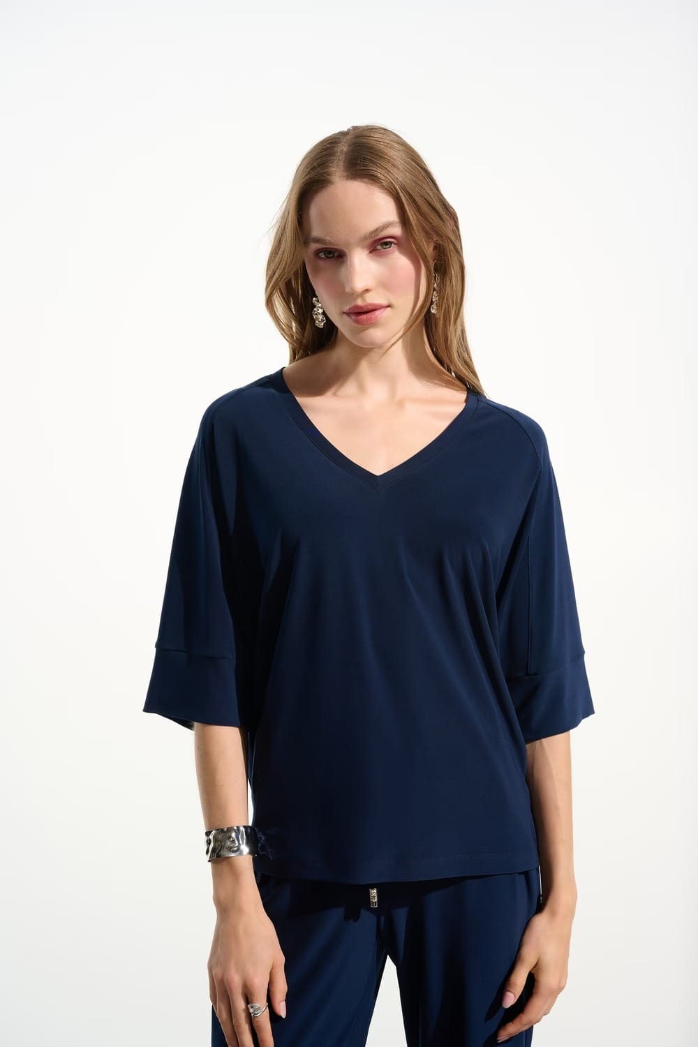 T-SHIRT DETENDU A ENCOLURE RAS DU COU MARINE