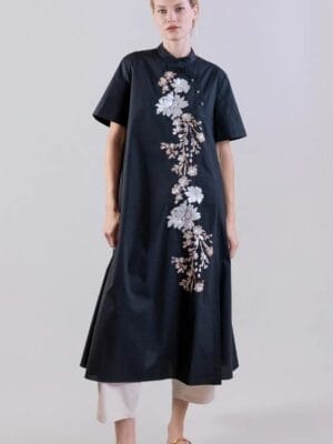 ROBE EN POPELINE BRODEE AVEC SEQUINS