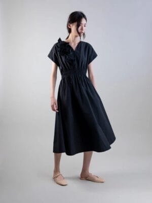 ROBE MIDI A TAILLE FRONCEE ET DETAILS PAPILLONS