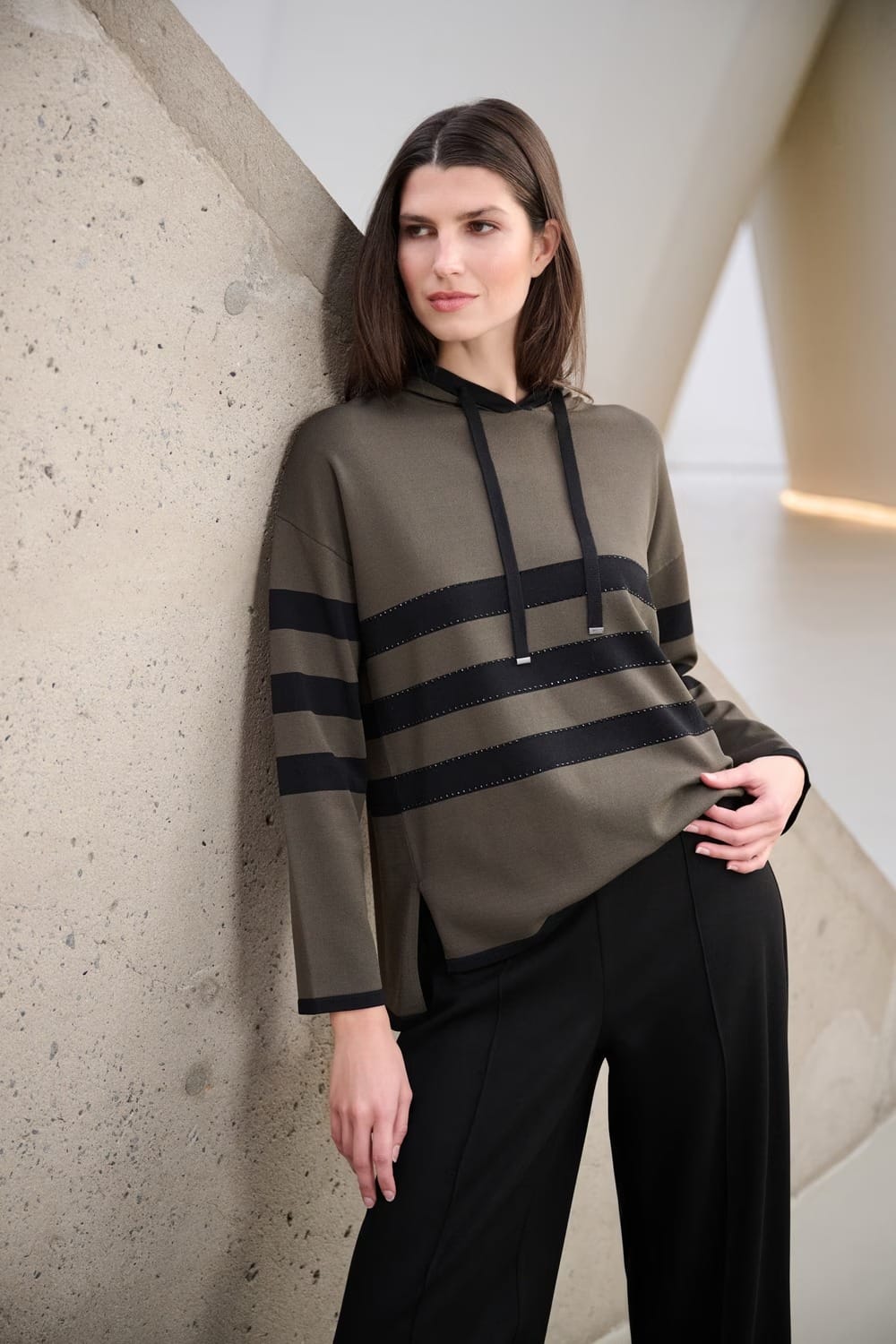 PULL RAYE A CAPUCHE