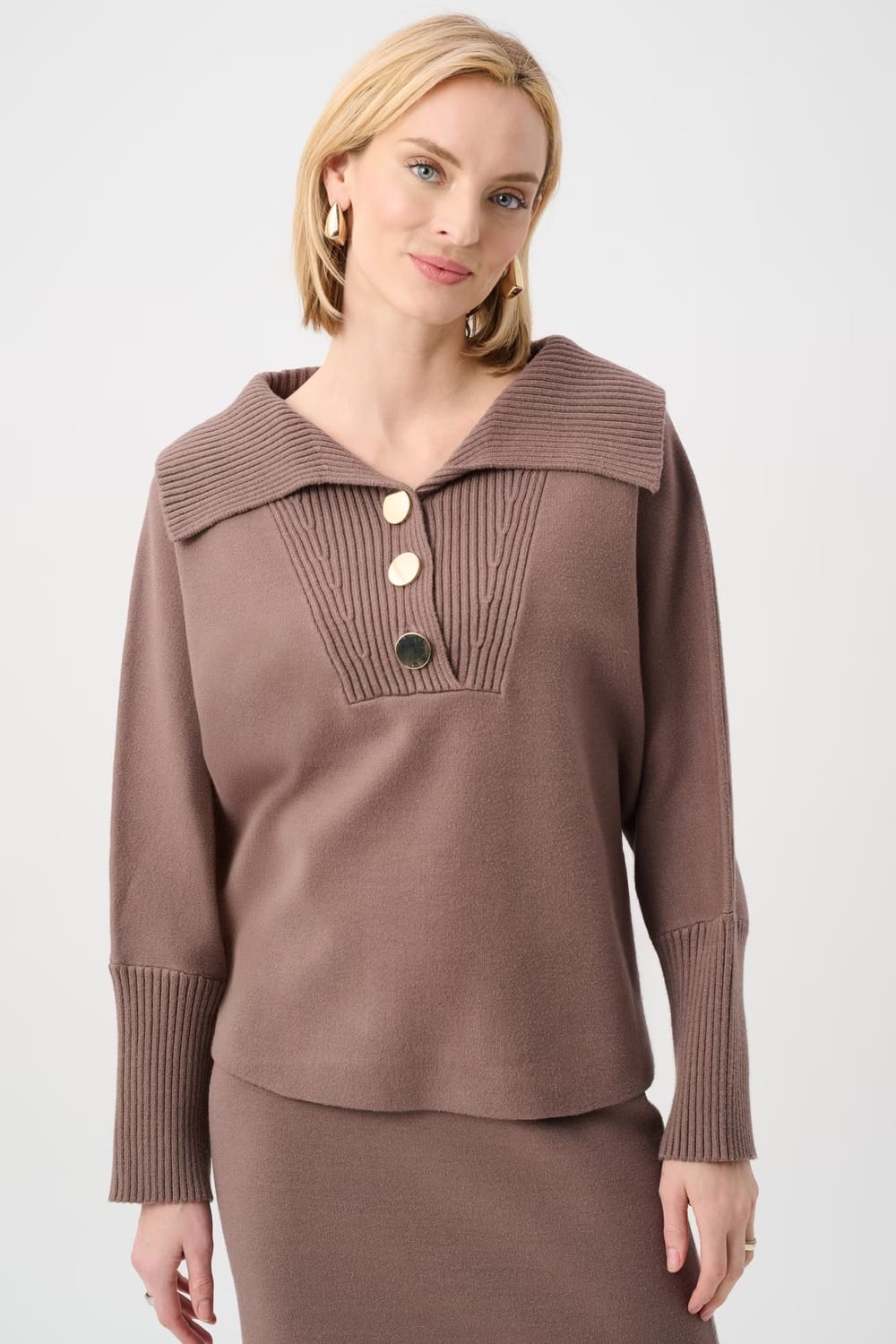 PULL FERMETURE A BOUTONS AMPLE MARRON