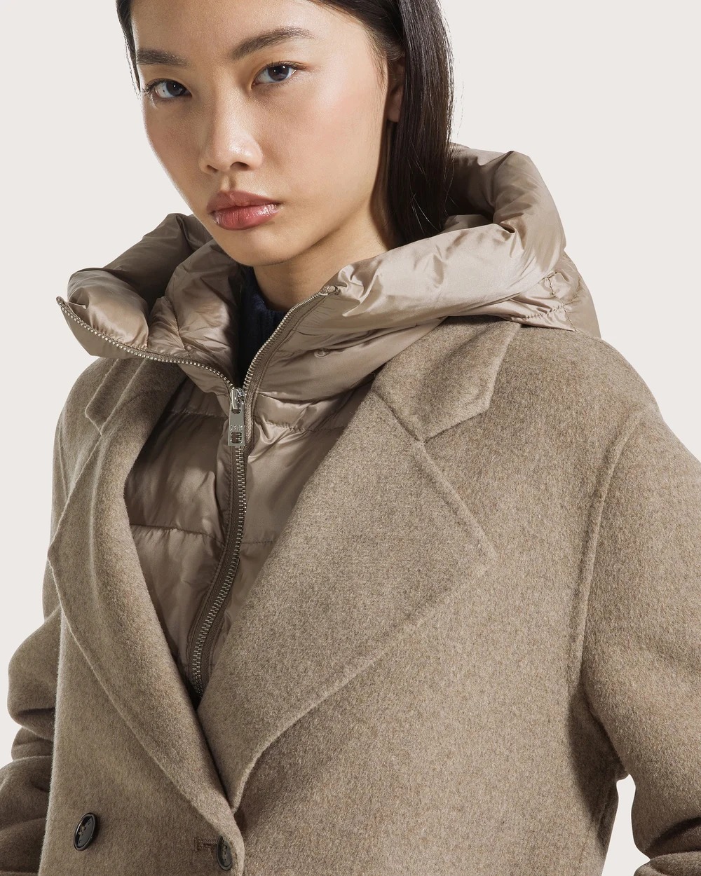 MANTEAU AVEC CAPUCHE AMOVIBLE BEIGE – Image 2